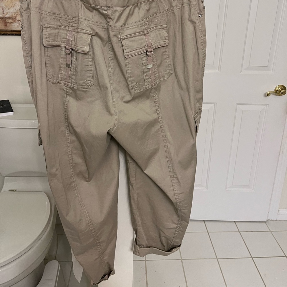 2 pair of Women’s 18W crop pants
